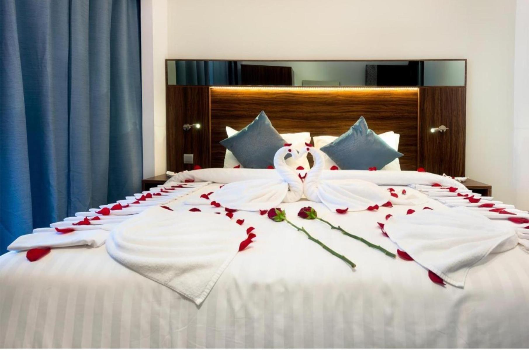 Empress Palace Hotel เซอร์รีย์ ภายนอก รูปภาพ